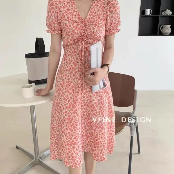 

2021: sweet and thin, small design, small crowd rose idyllic short sleeve V-neck floral dress, female [delivery within 15 days]