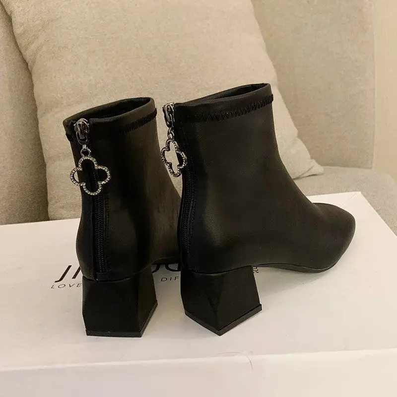 

Thick Fashion Leather Stovepipe Boots In Autumn and Winter of 2021 New Square Short Boots, Short Zippered Martin Boots Women.