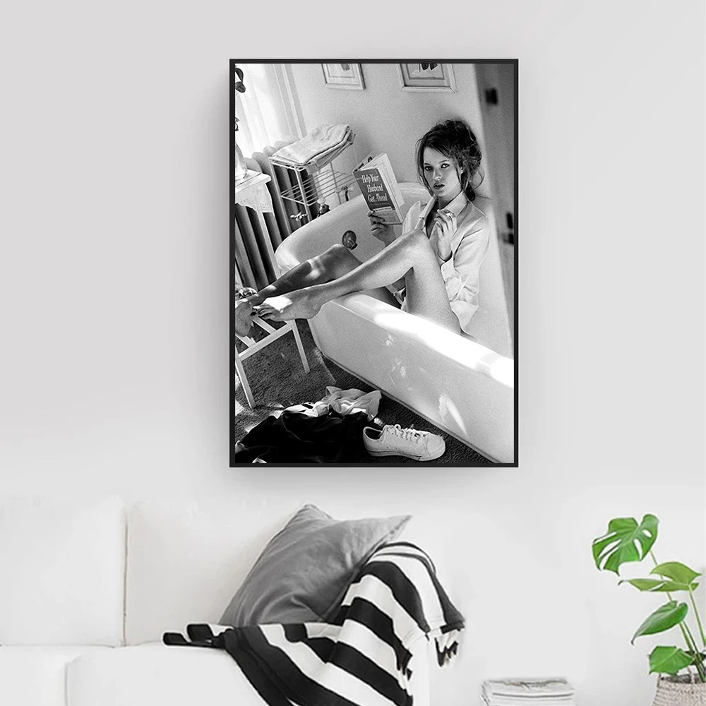Плакат Фреска Kate Moss для чтения в ванне скандинавский минимализм Ретро Модный