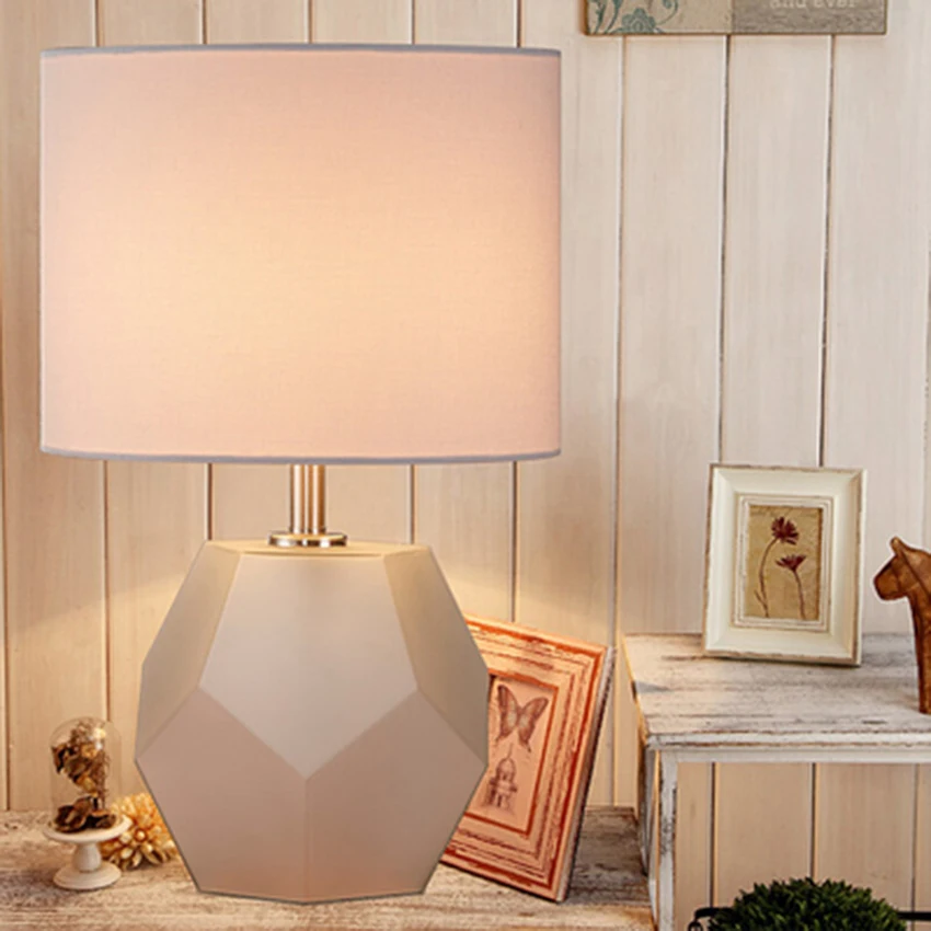 

Nordic LED Rhombic Glass Table Lights Modern Design Decoration Read Table Lamps for Living Room Study Bedroom Bedside Luminaires