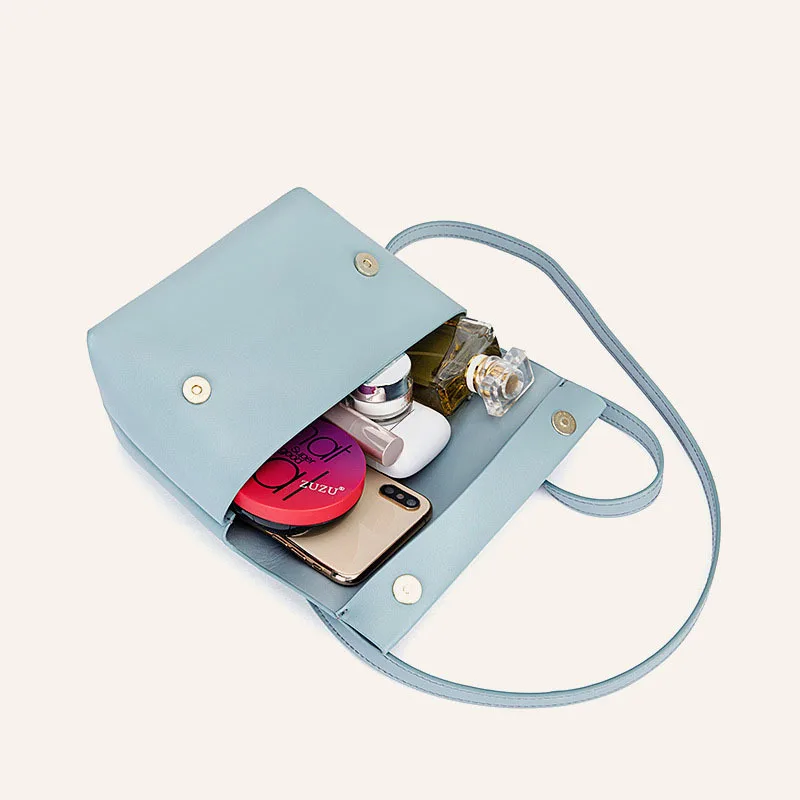 

Leather handbags in spring new European and American fashion cowhide shoulder bags, niche designs, portable messenger bags.