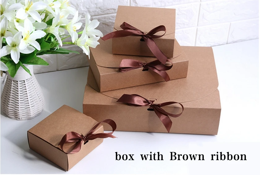 Картонные подарочные коробки розового цвета