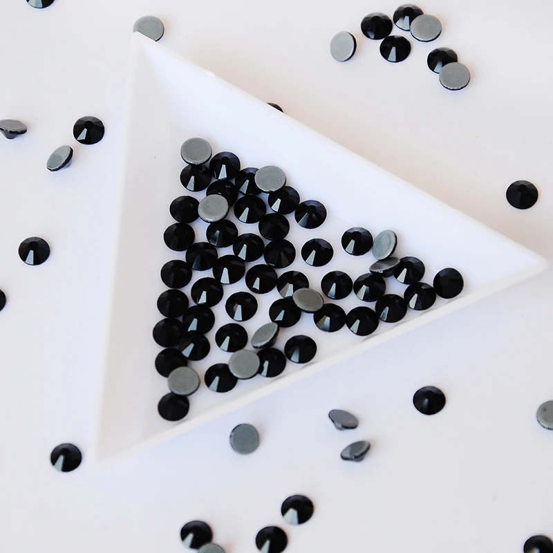 

Black Different Size Hot Fix Rhinestone Crystal Glass Iron On Rhinestone For Clothes Garment Decoration
