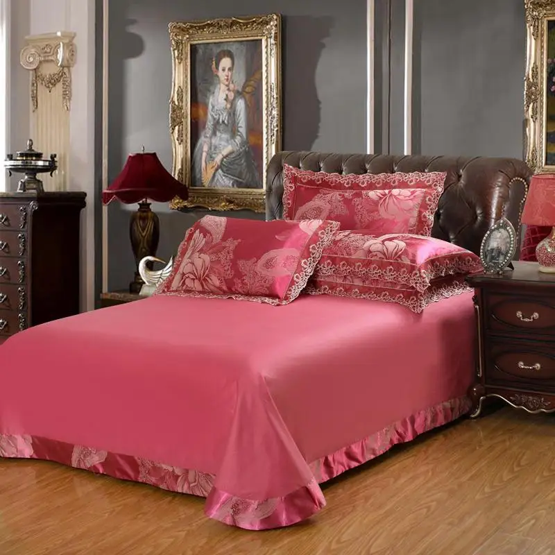 Комплект роскошного постельного белья из 4 предметов золотого и белого цвета