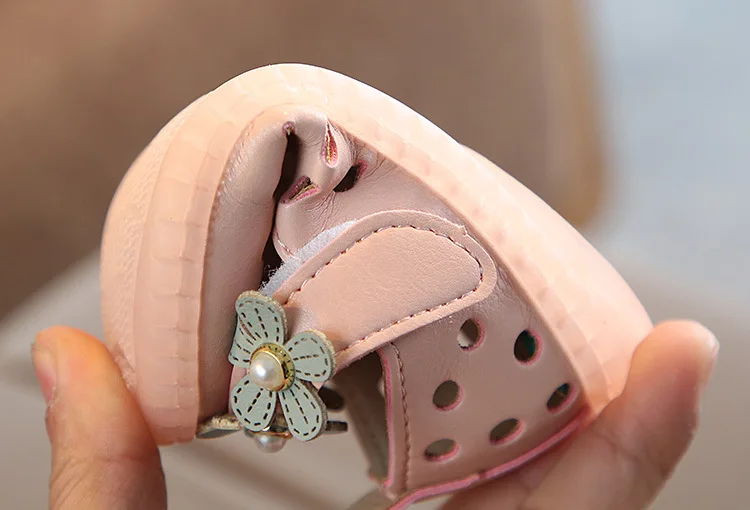 Новинка 2019 летние детские кожаные туфли для малышей сандалии с милыми цветами