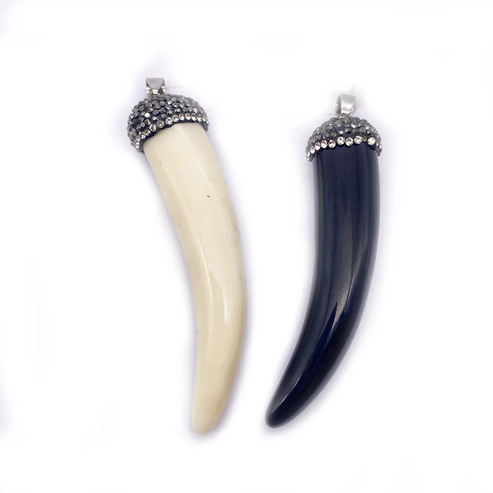 Подвеска из смолы в форме шипа с бриллиантами черного и белого перца ожерелье