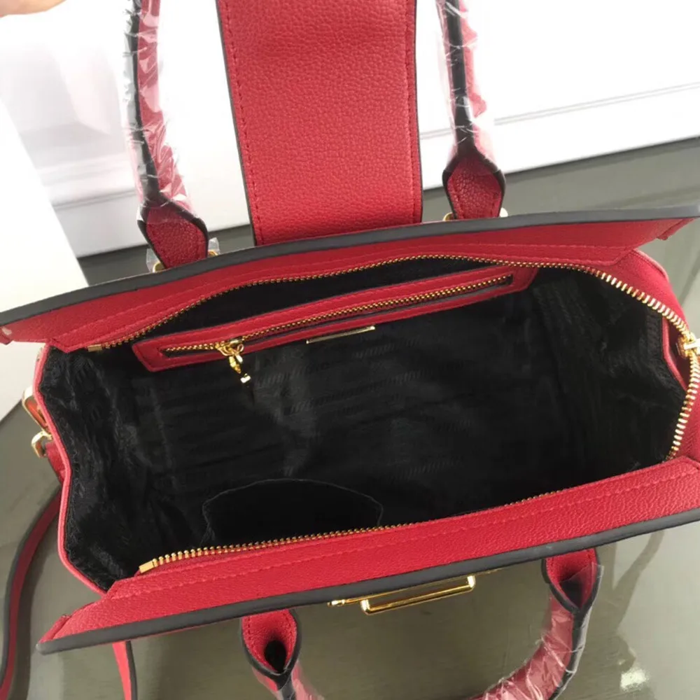 

2021 new classic fashion designer lady tote bag cross-body bag custom grade cowhide feel comfortable