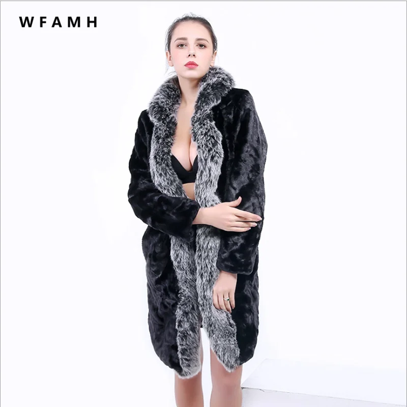 Женское пальто средней длины из искусственного меха норки с воротником из искусственного лисьего меха и подкладкой из кроличьего меха