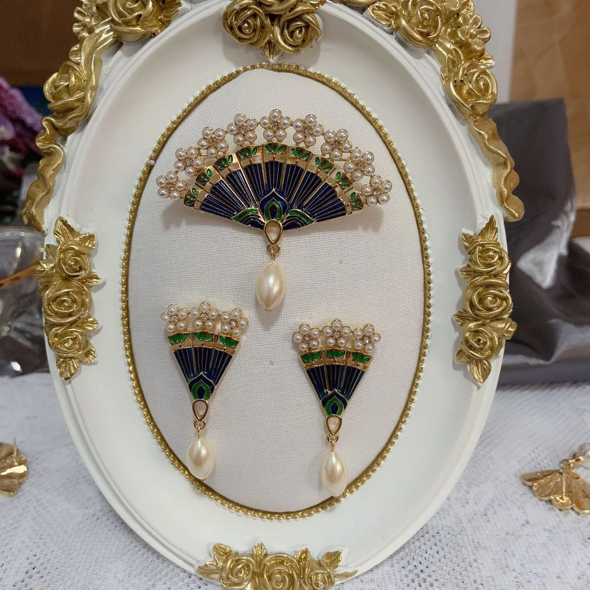 F. J4Z Новые Роскошные Броши для женщин Barroque имитация жемчуга Rhinesetone Tassel Fan образные штифты и серьги Ювелирные изделия Подарки