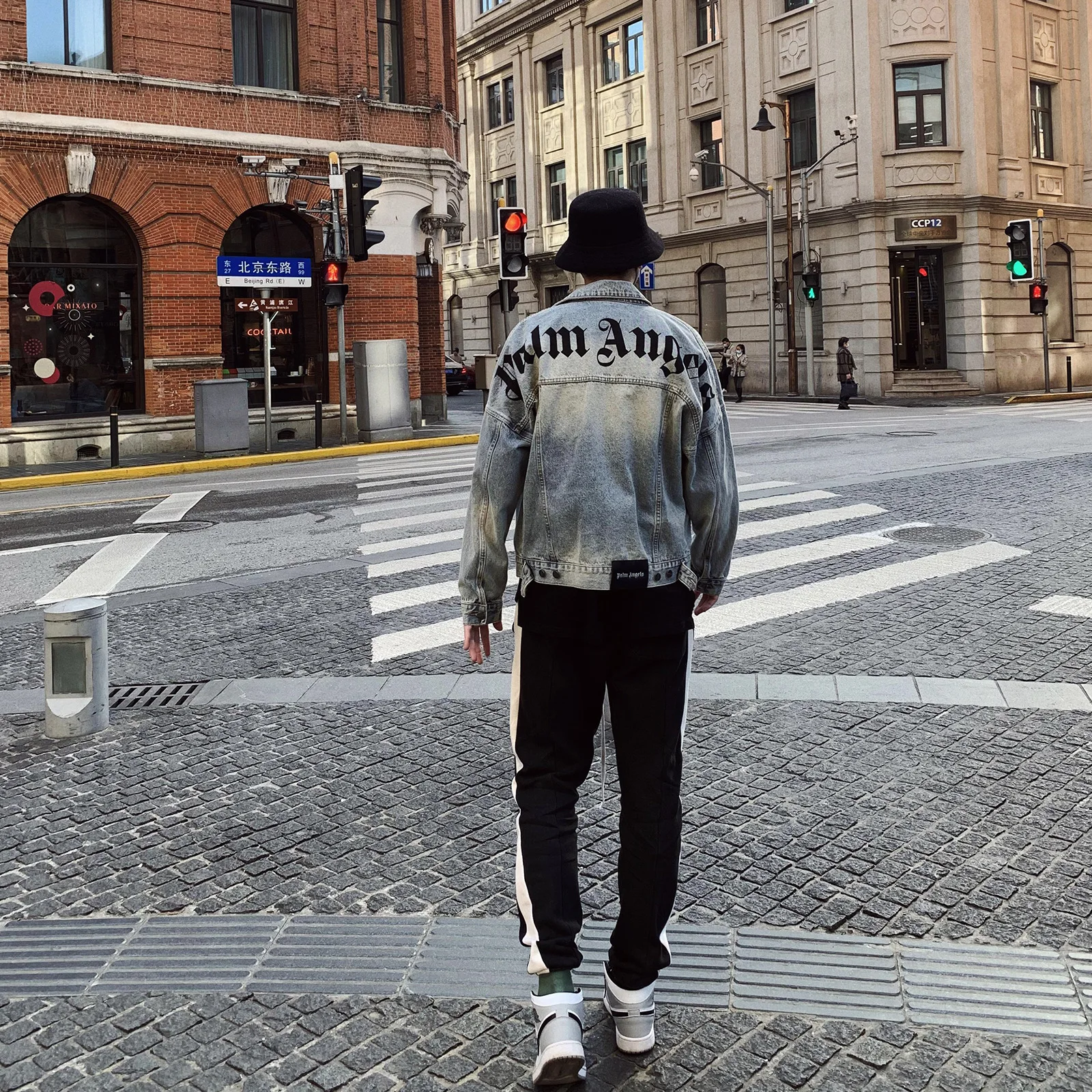 Повседневная джинсовая куртка для мужчин на весну и осень 2021 новая Корейская