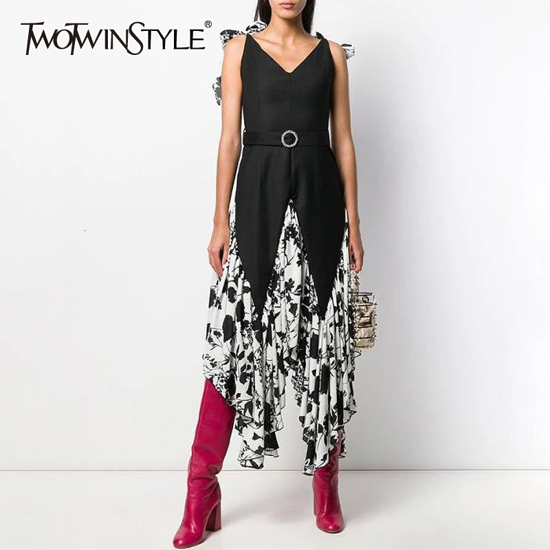 Женское асимметричное платье TWOTWINSTYLE белое с принтом v образным вырезом высокой