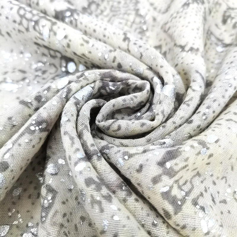 Модный Блестящий женский шарф с люрексом и змеиным рисунком мягкий серебряный