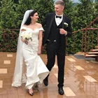 Женское свадебное платье с открытыми плечами