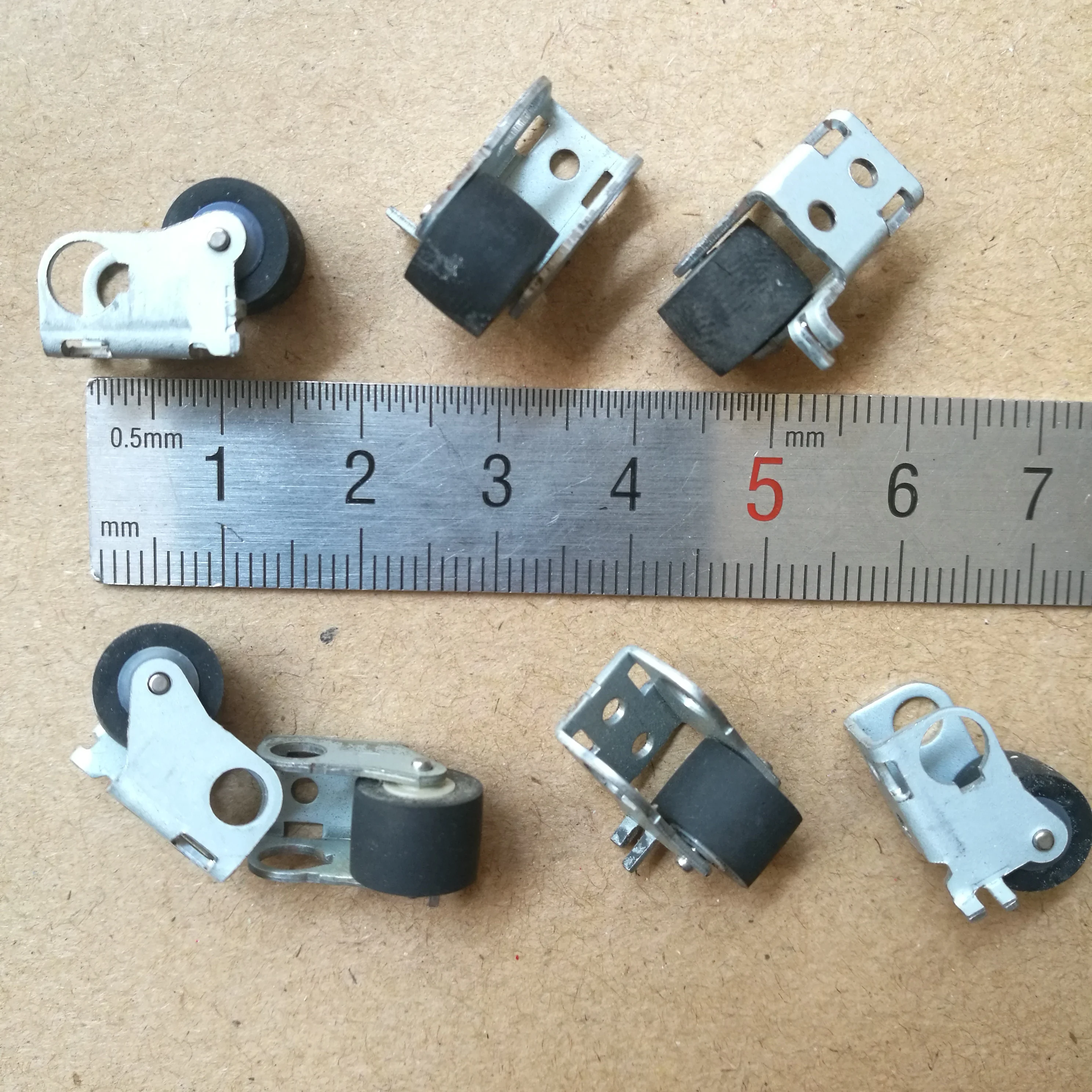 

6Pcs Belt Iron Frame Pressure Pulley 9mm Pressure Pulley Tape Recorder Core Accessories Radio Tape Recorder Pressure Pulley