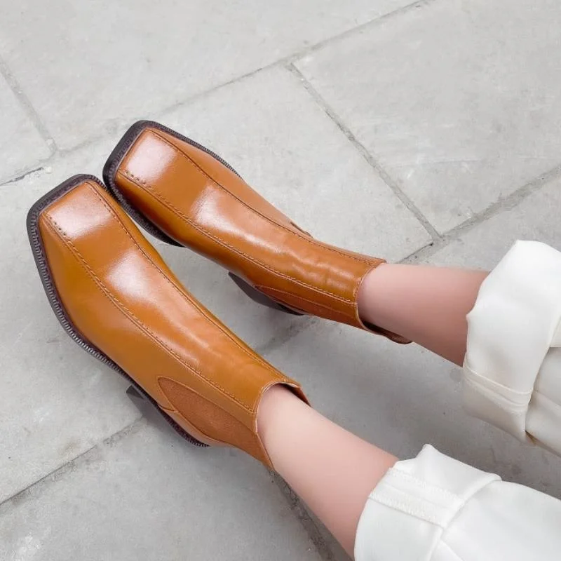 Женские ботильоны из натуральной кожи с квадратным носком на толстом каблуке |