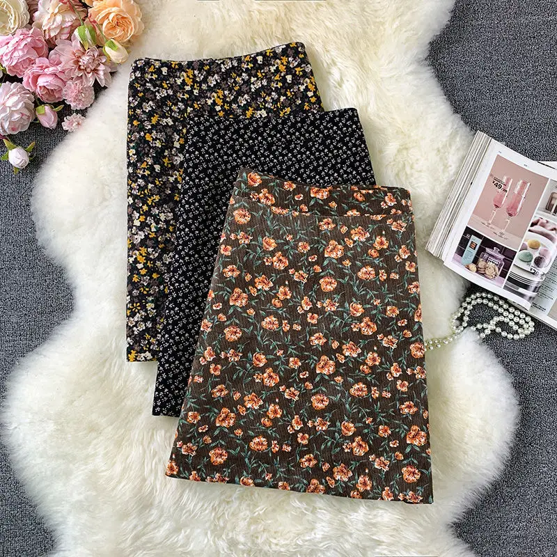 

Spring and summer 2021 vintage floral skirt women's new high waisted skirt with buttocks showing thin A-line skirt