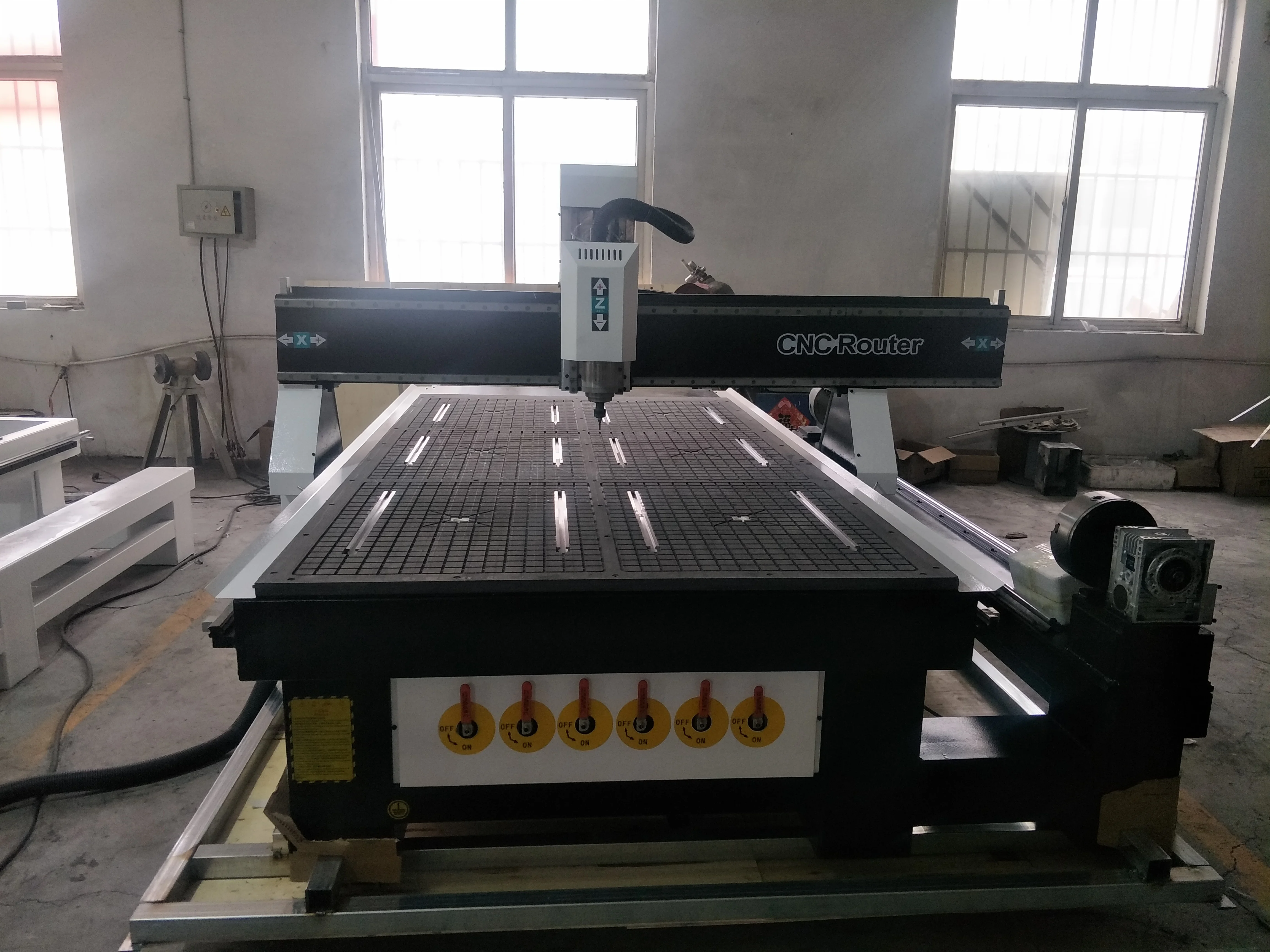 Горячая стойка шестерня привода 4x8 футов Cnc маршрутизатор для мебели двери шкаф