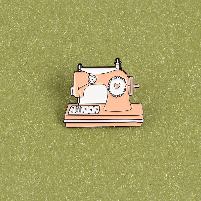 New Commemorative Edition Sewing Machine Brooch Fashion Personality Pink Girl Missing Edition Sewing Machine Gift Badge Denim Cl