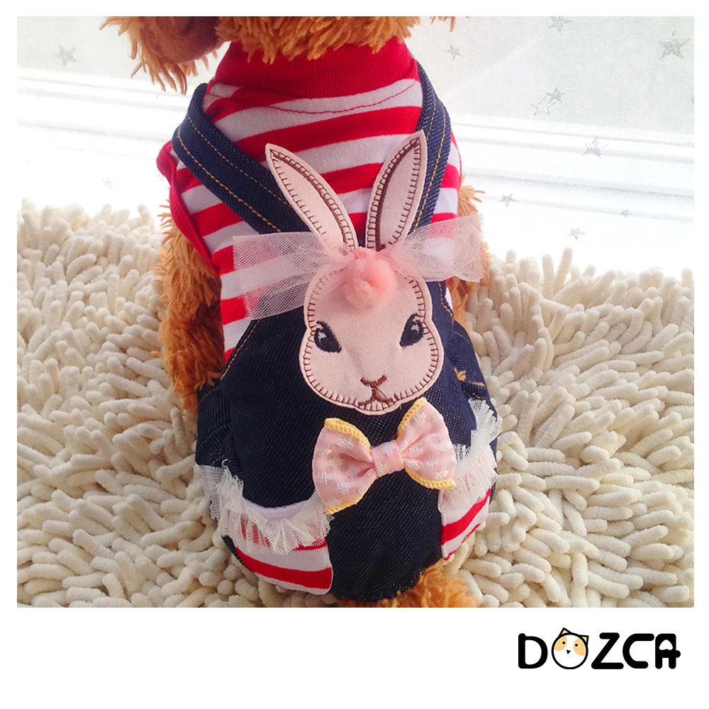 Джинсовый комбинезон для собак с кроликом игрушка полосатая футболка кошки