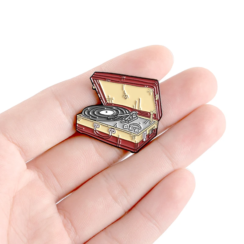 

Suitcase Brooches Shaped Pins Classic Jewelry Vinyl Brooch Record Player Chest Brooches Fashion Pin High Quality New Badges