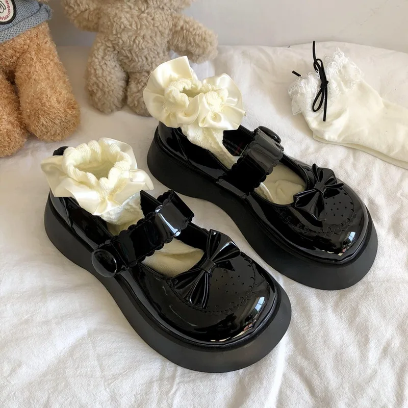 Женские лакированные туфли с бантом черные из лакированной кожи на платформе