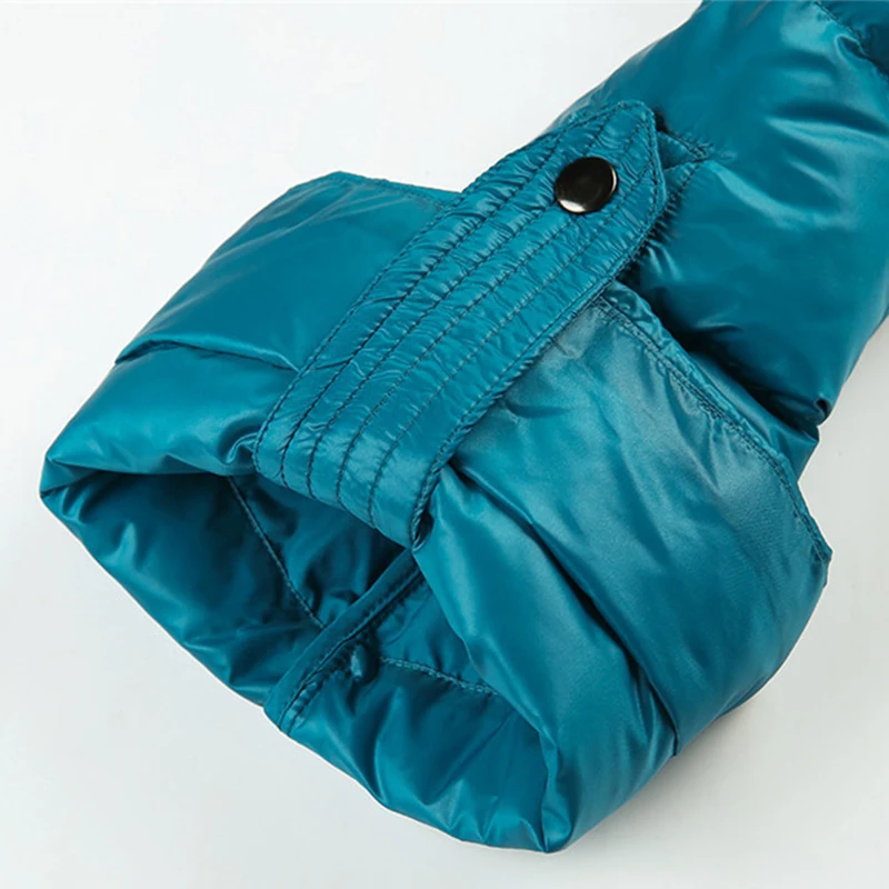 Женский пуховик с высоким воротником зеленое/красное пуховое пальто на белом