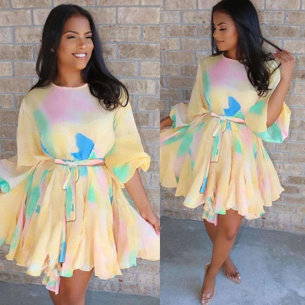 Женское шифоновое мини платье с цветочным принтом А силуэта рукавом фонариком и