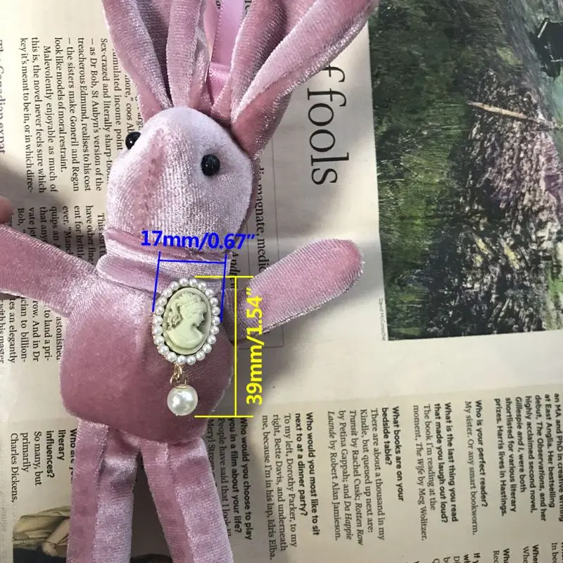 

1 Pair Vintage Earrings Carved Women Exquisite Retro Luxury Fashion Ears Clip Badge Noble Elegant Jewelry Pearl Pendant