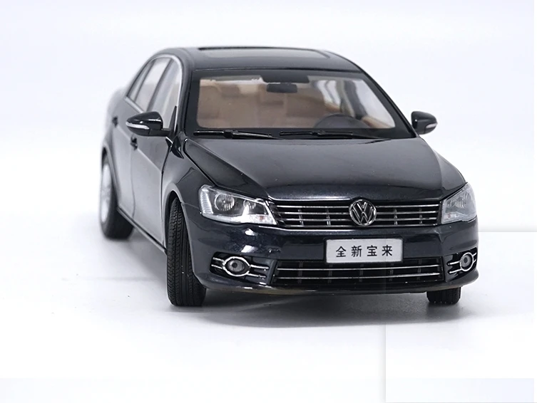 Оригинальная Авторизованная фабрика VW 1:18 литые новые модели автомобилей BORA 2013