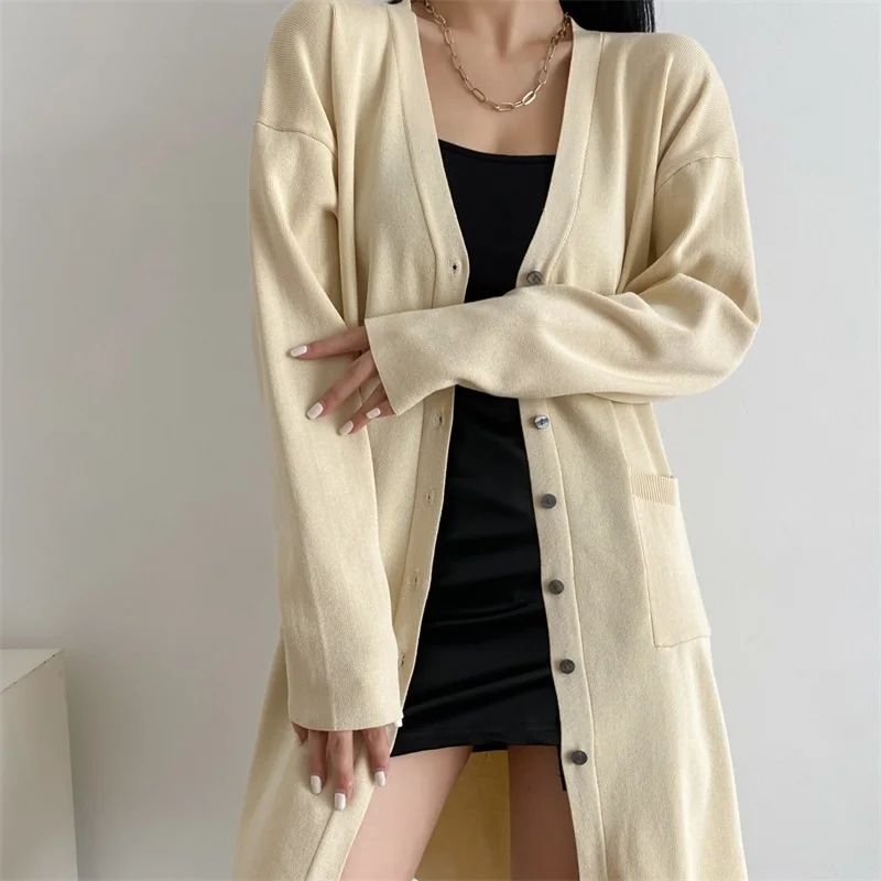 

MESTTRAF Women 2021 Fashion Pocket Decoration Long Knitted Sweater Retro Long Sleeve V-neck Loose Cardigan Sweater Streetwear