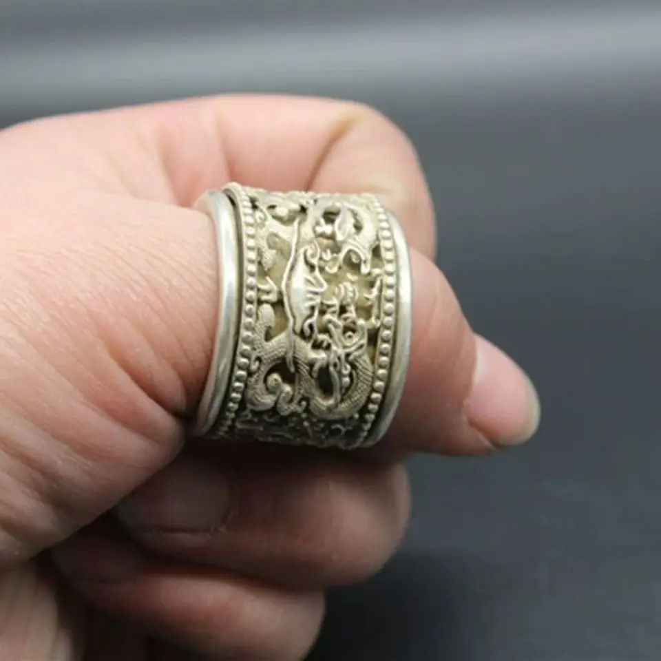 

Tibeten Pull the finger antique miscellaneous collection white dragon pull double dragon play beads