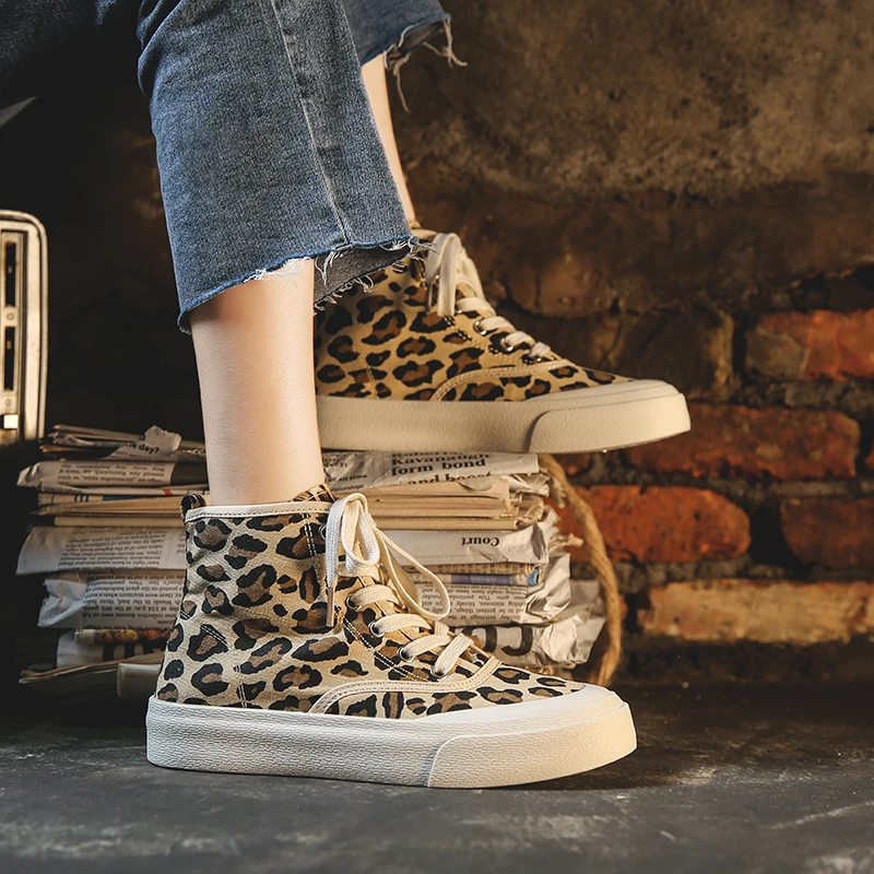 Black Cartoon Printed Chunky High top Board Sneakers Women Canvas Shoes Fashion Breathable Canvas Sports Shoes Women Espadrilles