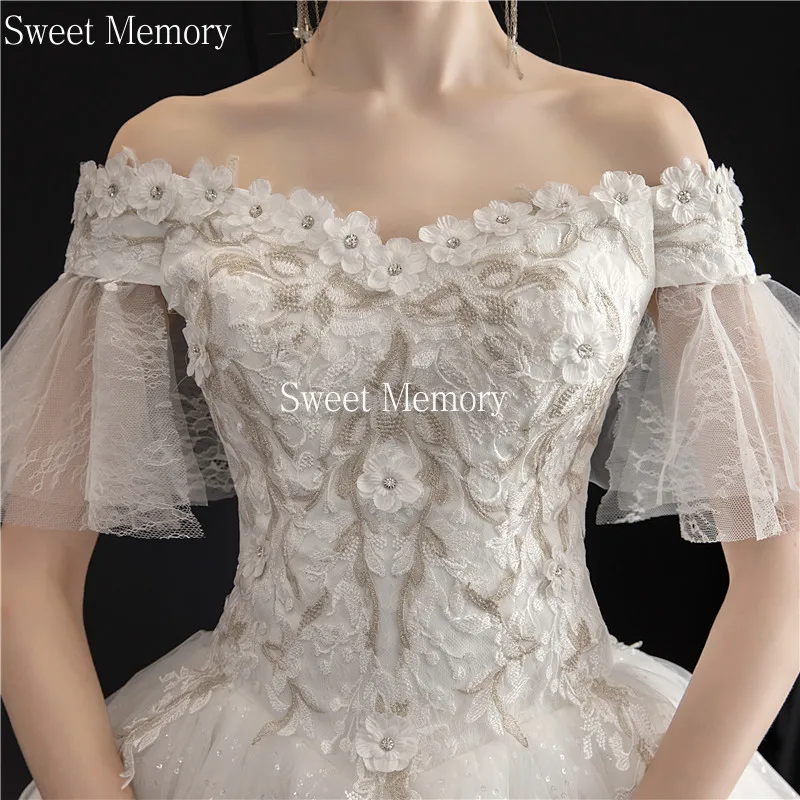 

Sweet Memory Appliques Flowers Long Wedding Dresses 2021 Elegant Woman Boat Neck Sequins Bling Bling Lace Dress Formal Ball Gown