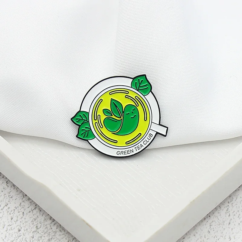 Креативный дизайн значка из эмали для зеленого чайного клуба в виде карикатуры из сплава подходит для бейджей, запонок на воротники и аксессуаров на рюкзаки в подарок.