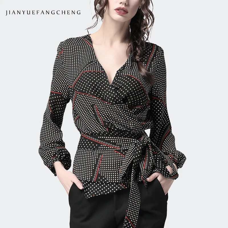 Женская блузка в горошек элегантная повседневная офисная составного кроя с V