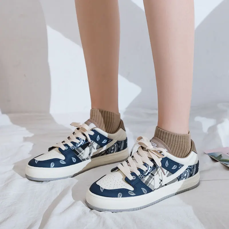 

New Canvas Shoes Women Lace Up Pink Black Women Running Shoes Zapatillas Mujer Flat Women Casual Shoes Ladies Kawaii Shoes