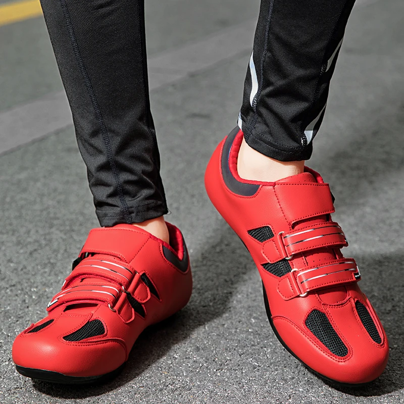 

New style men's mountain buckle cycling shoes, road velcro cycling shoes with lock, and non-locking rubber sole cycling shoes.
