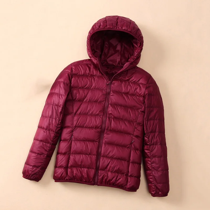 Зимний женский пуховик ультра тонкий с капюшоном красный и черный цвета базовые