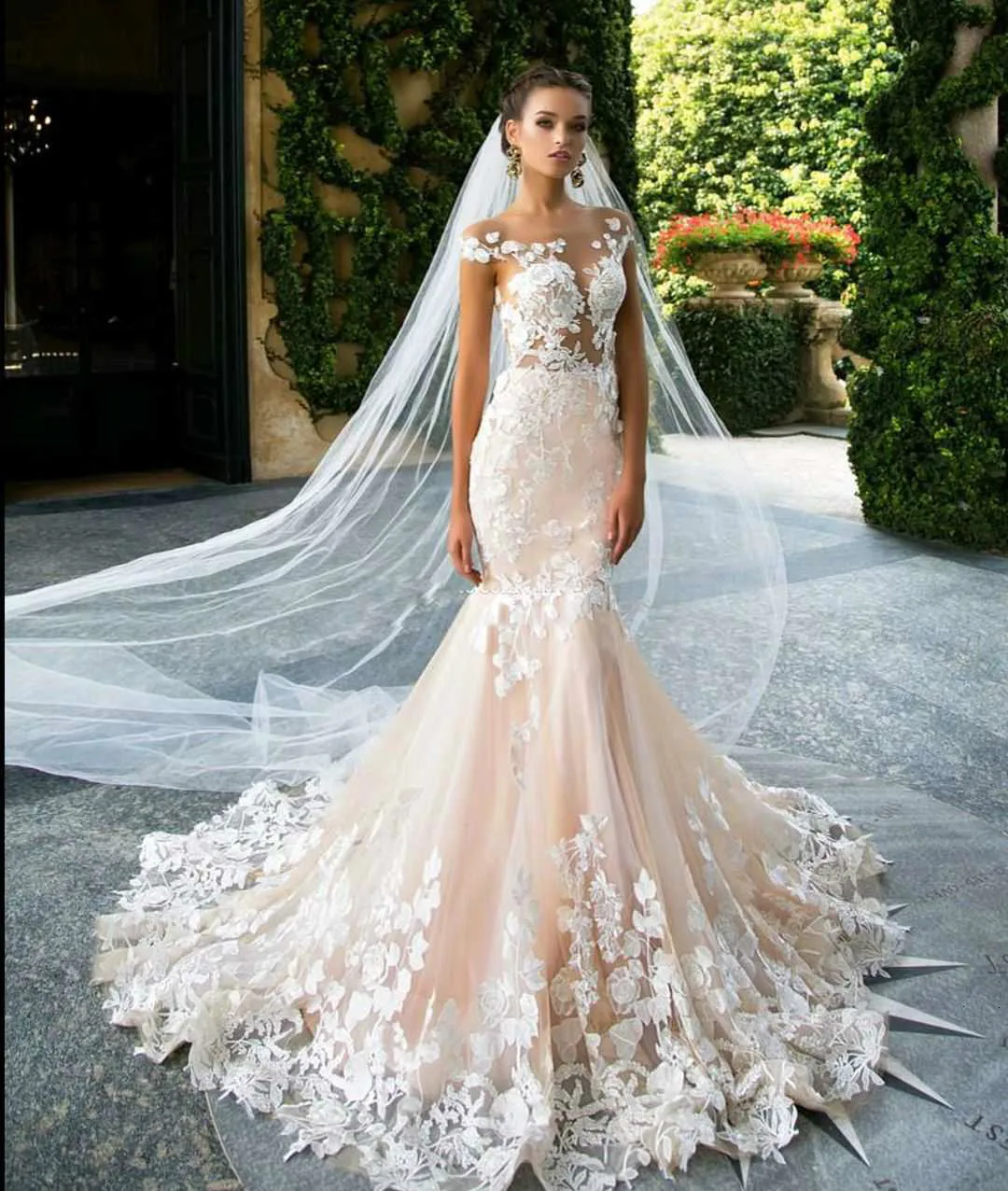 

Женское свадебное платье с юбкой годе, кружевное платье цвета шампанского с открытой спиной, коротким рукавом и глубоким вырезом, с апплика...