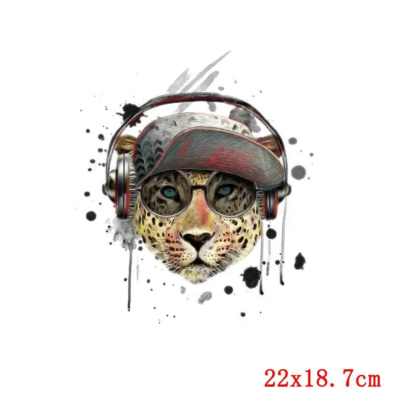 Патч для одежды Prajna Watercolor Animal с изображением леопарда и музыкальных инструментов на него нанесено водяная краска, наносится утюгом или горячим прессом.