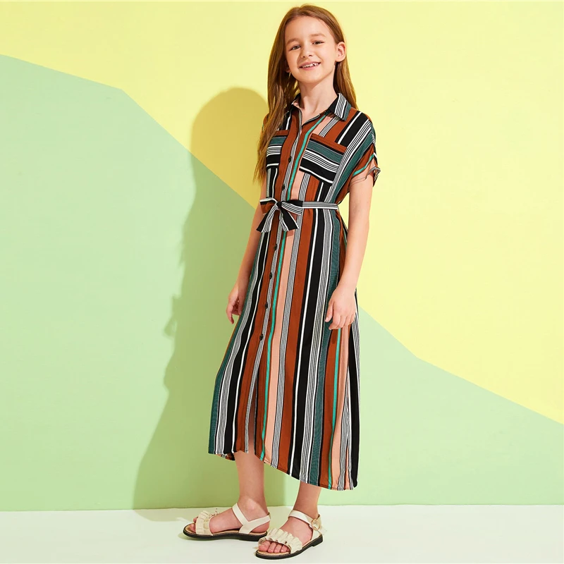 SHEIN/Детское платье-рубашка в полоску на одной пуговице с поясом спереди для девочек; коллекция года; летнее повседневное длинное платье с рукавами «летучая мышь» и карманами