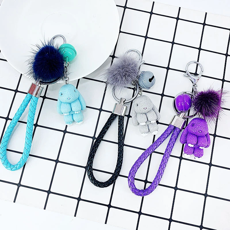 Симпатичный брелок из смолы в виде кролика с шариком норкового меха женский для
