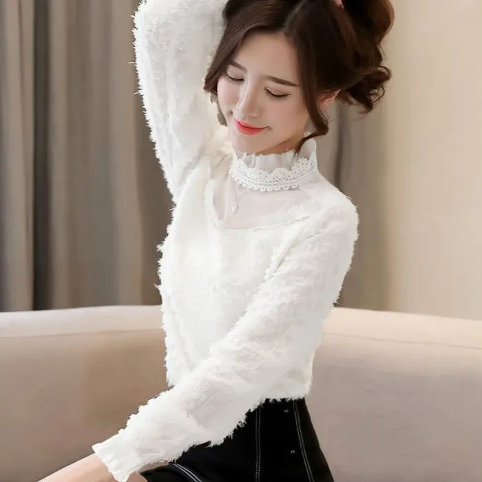 Женская бархатная утепленная блузка с кружевом осенне-зимняя длинным рукавом