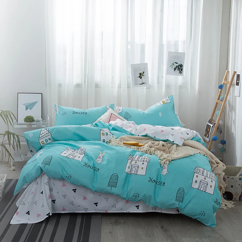 Детский комплект постельного белья из четырех предметов с рисунком мультфильма