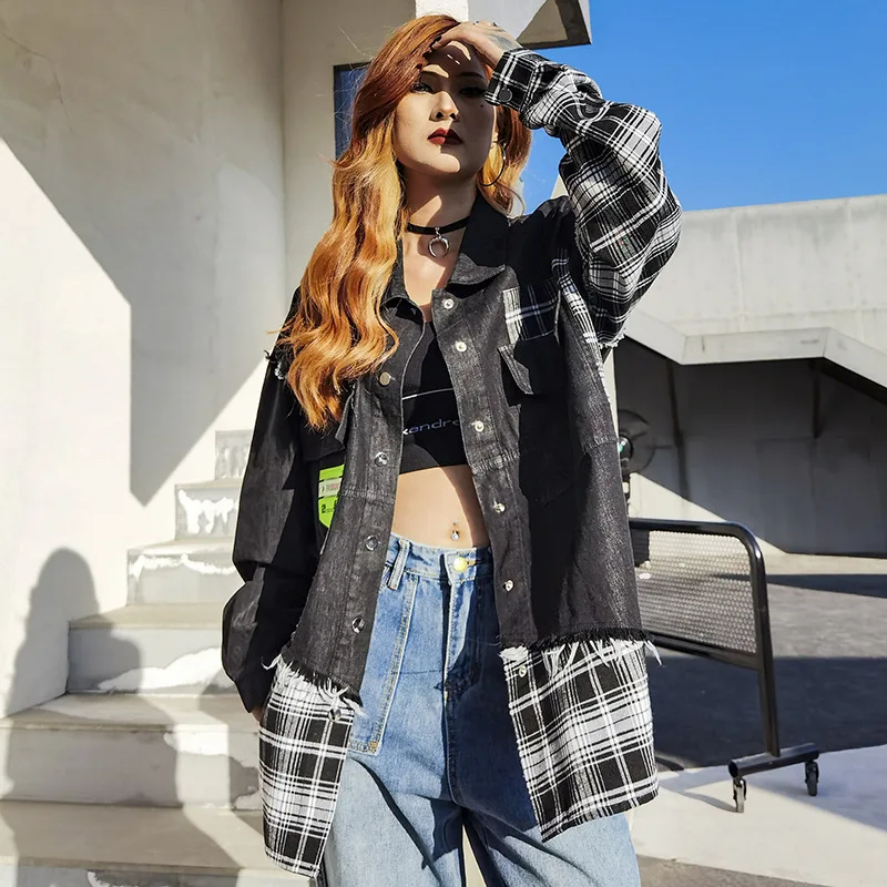 Женская джинсовая куртка в клетку свободная Черная Корейском стиле модель 2021 на