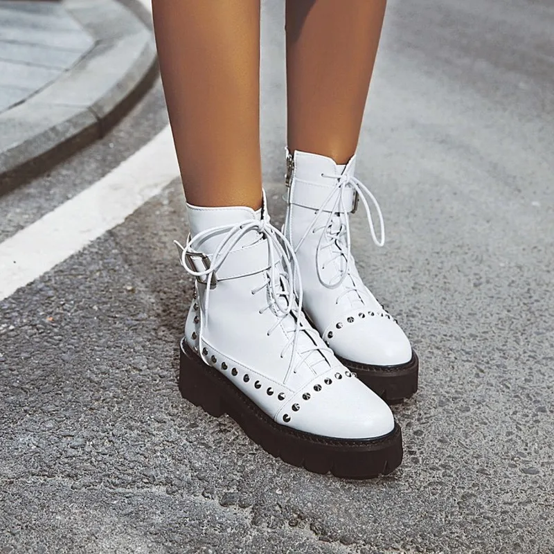 

Women's Boots Autumn And Winter The New Round head zipper Rivet Thick heel mid heel Short tube Women's shoes plus size 33-43