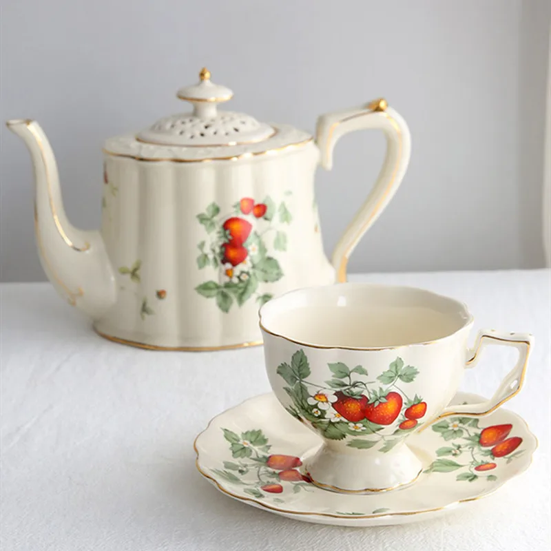 French Retro Teapot Coffee Cup Set Gold Edge Cup Saucer Strawberry Flower Big Teacup English Afternoon Tea Restaurant Bar Cafe