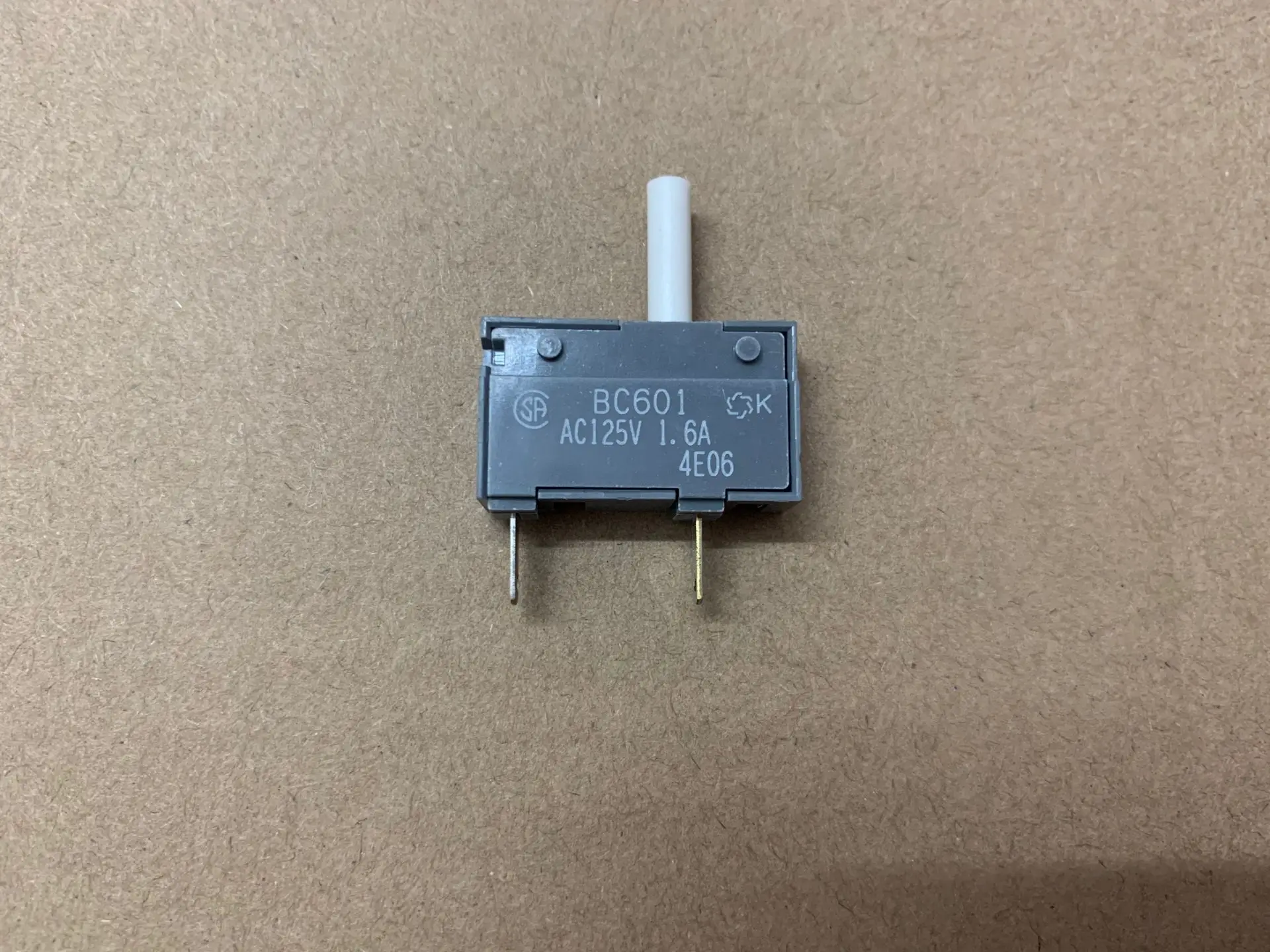 

1pcs/lot HOSIDEN Star Electric BC601 temperature control switch AC125V 1.6A