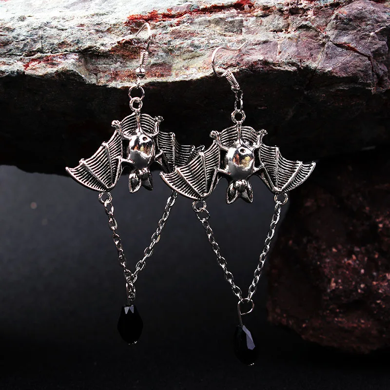 

2020 Fashion Hanging Bats Gothic Halloween Earrings Black Pendant Silver Color Drop Dangle Earrings Jewelry For Women Gifts