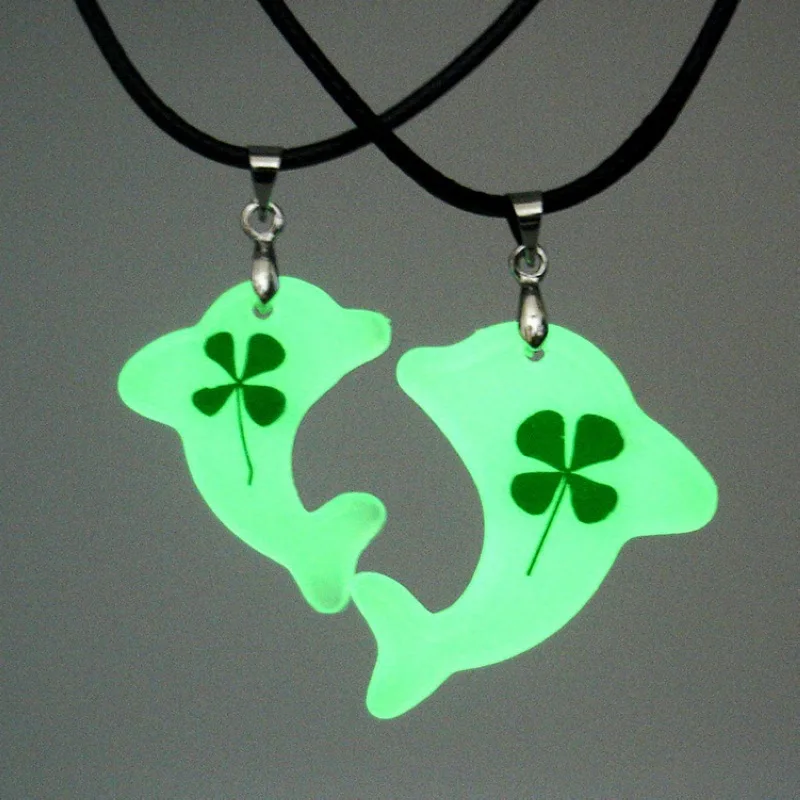 2PCS/lot Luminous Dolphins Paired Pendants Necklace Women Men Leather Chain Natural Dry Clover Choker Girls Couple Party Gifts